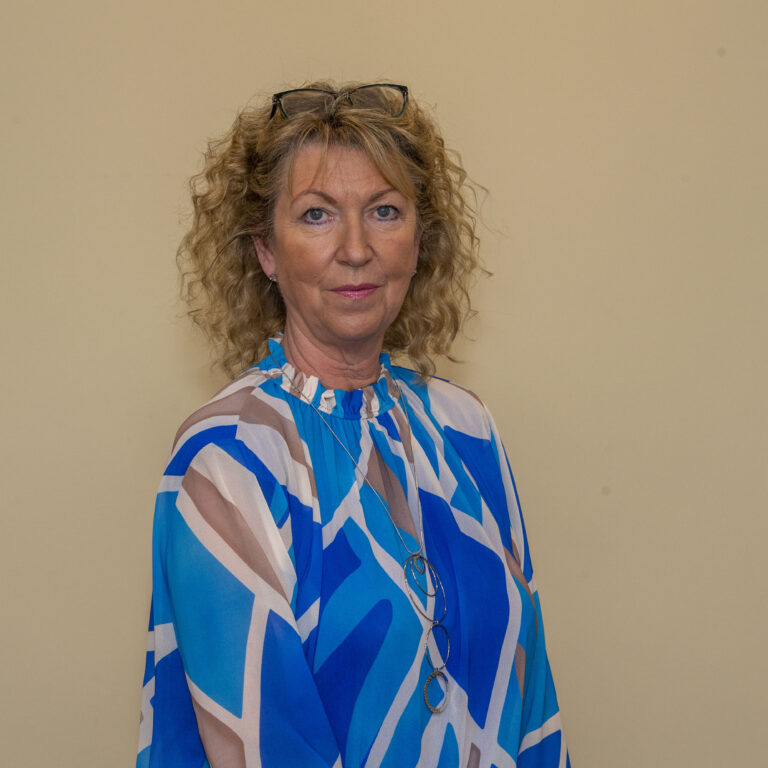Dee Lynch Dee Lynch Image